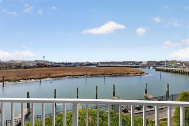 Waterfront Townhome | Balcony Water Views | Steps to LIRR | - photo 31