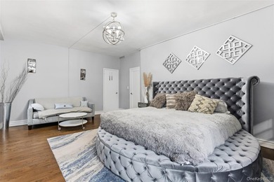 Rare opportunity to own an impressive three-bedroom co-op - photo 8