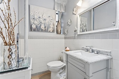 Rare opportunity to own an impressive three-bedroom co-op - photo 9