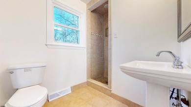 Price adjustment on this beautifully renovated 3-bedroom, 2 - photo 15