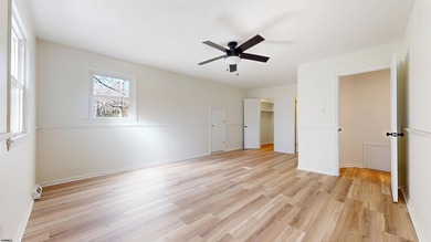 Price adjustment on this beautifully renovated 3-bedroom, 2 - photo 23