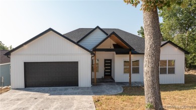 Lake Home For Sale in Four Seasons, Missouri