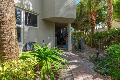 Exquisite gated oceanfront estate that epitomizes luxury living - photo 41