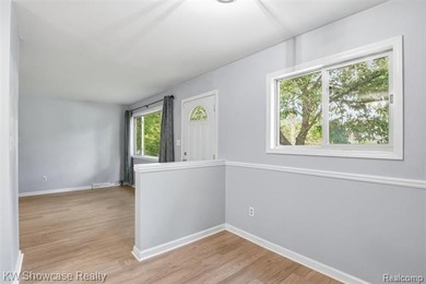 CUTE, CLEAN AND MOVE IN READY! NICELY UPDATED RANCH HOME WITH - photo 11