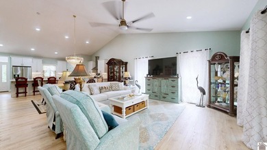 Tucked into a wooded setting just minutes from Kentucky Lake and - photo 11