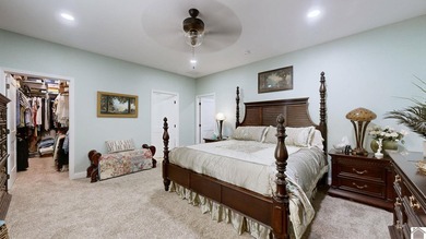 Tucked into a wooded setting just minutes from Kentucky Lake and - photo 12