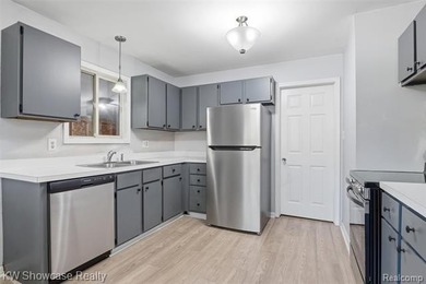 CUTE, CLEAN AND MOVE IN READY! NICELY UPDATED RANCH HOME WITH - photo 13