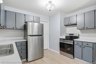 CUTE, CLEAN AND MOVE IN READY! NICELY UPDATED RANCH HOME WITH - photo 14