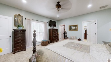 Tucked into a wooded setting just minutes from Kentucky Lake and - photo 14