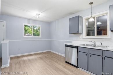 CUTE, CLEAN AND MOVE IN READY! NICELY UPDATED RANCH HOME WITH - photo 15