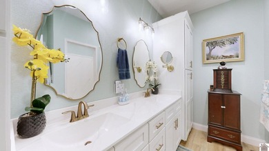 Tucked into a wooded setting just minutes from Kentucky Lake and - photo 15