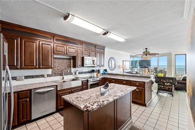 Step inside this ultimate Hemingway-inspired beach condo. This - photo 16