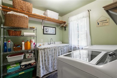 Located in Bristol's desirable Bayside Shore neighborhood, 30 - photo 21
