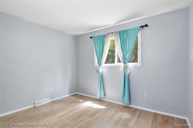 CUTE, CLEAN AND MOVE IN READY! NICELY UPDATED RANCH HOME WITH - photo 22
