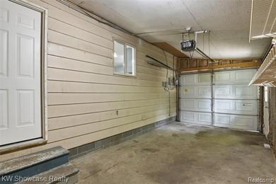 CUTE, CLEAN AND MOVE IN READY! NICELY UPDATED RANCH HOME WITH - photo 25