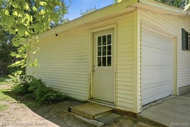 CUTE, CLEAN AND MOVE IN READY! NICELY UPDATED RANCH HOME WITH - photo 28