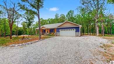 Tucked into a wooded setting just minutes from Kentucky Lake and - photo 31