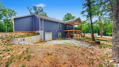 Tucked into a wooded setting just minutes from Kentucky Lake and - photo 32