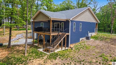 Tucked into a wooded setting just minutes from Kentucky Lake and - photo 37