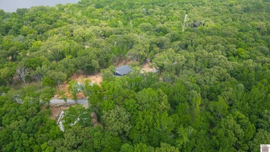 Tucked into a wooded setting just minutes from Kentucky Lake and - photo 41