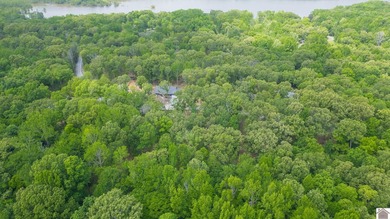 Tucked into a wooded setting just minutes from Kentucky Lake and - photo 42