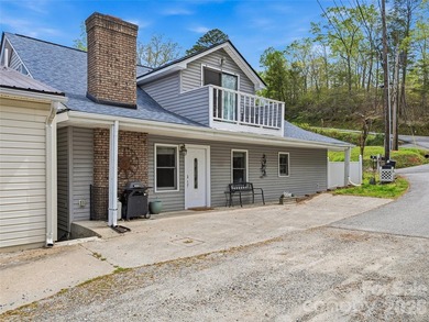 Perfect location for the Lake Lure vacation home buyer seeking - photo 2