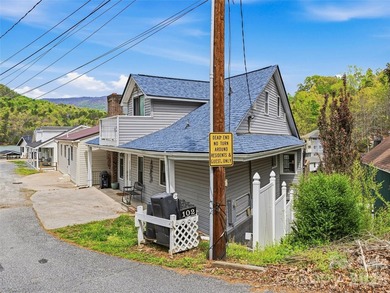 Perfect location for the Lake Lure vacation home buyer seeking - photo 5