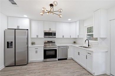 Completely Renovated from Top to Bottom! Move-In Ready in Flood - photo 7