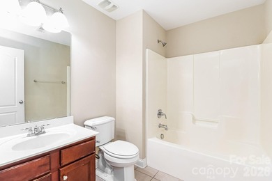 Spacious and move-in ready, this 5 bedroom, 4.5 bath Charlotte - photo 20