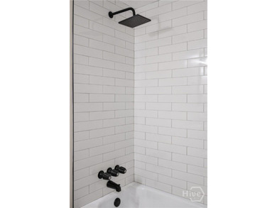 Fully renovated Windsor Forest brick ranch with modern updates - photo 21