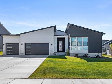 Experience a thoughtfully designed and expertly finished home in - photo 1