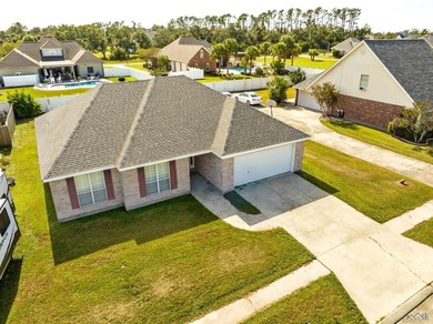Lovely 3 bedroom 2 bath in coveted Mulberry area. This home has - photo 3