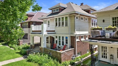 Large Shorewood duplex in a prime location near restaurants - photo 2