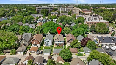Large Shorewood duplex in a prime location near restaurants - photo 4