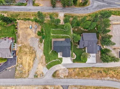 Experience the best of North Idaho living in this stunning new - photo 2