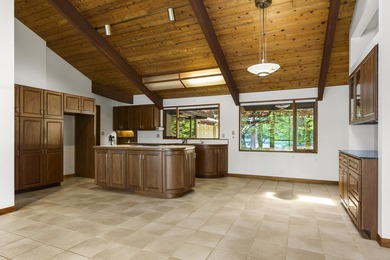 An extraordinary private compound on Boyd Pond in Bristol, where - photo 9