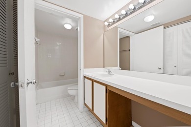 Charming second-floor 2BR/2BA condo in Oakland Forest with - photo 12