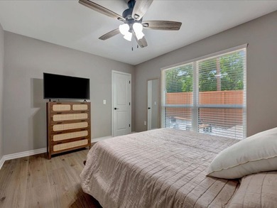 Lakefront Luxury Meets Laid-Back Living! Welcome to your dream - photo 21