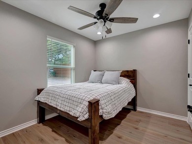 Lakefront Luxury Meets Laid-Back Living! Welcome to your dream - photo 23