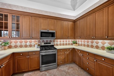 Elegant Golf Course Retreat in Rosedale Golf & Country Club -