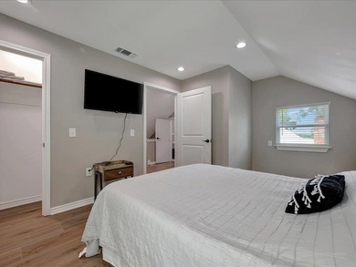 Lakefront Luxury Meets Laid-Back Living! Welcome to your dream - photo 28
