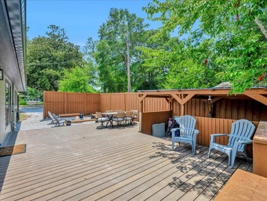 Lakefront Luxury Meets Laid-Back Living! Welcome to your dream - photo 32