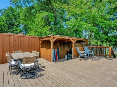 Lakefront Luxury Meets Laid-Back Living! Welcome to your dream - photo 33