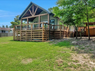 Lakefront Luxury Meets Laid-Back Living! Welcome to your dream - photo 39