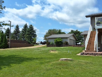 Gorgeous, well maintained lake home on Lake Kampeska! - photo 30