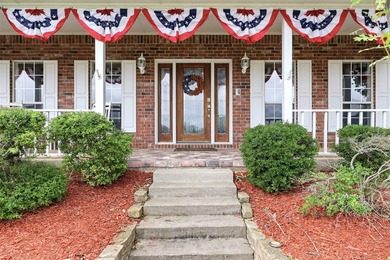 Nestled in a picturesque, tree-filled neighborhood near the lake - photo 4