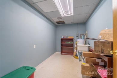 Outstanding commercial opportunity in downtown Franklin, NC!