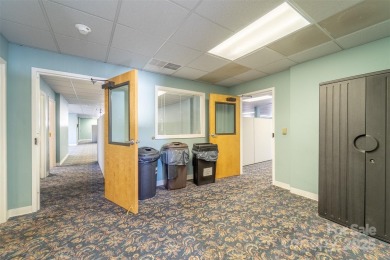 Outstanding commercial opportunity in downtown Franklin, NC!