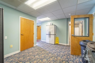 Outstanding commercial opportunity in downtown Franklin, NC!