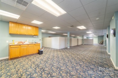 Outstanding commercial opportunity in downtown Franklin, NC!